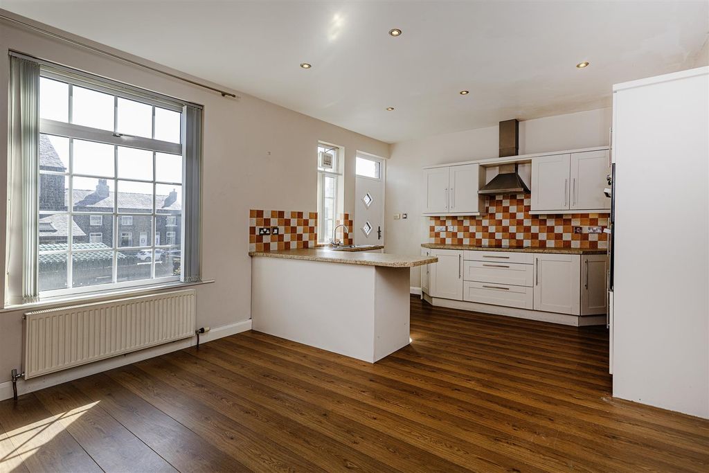 Property photo 2 of 30 Kitchen Diner