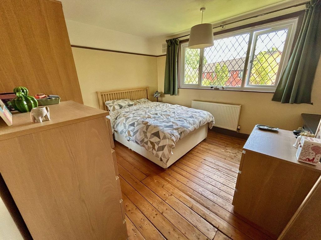 Property photo 3 of 17 Bedroom 1