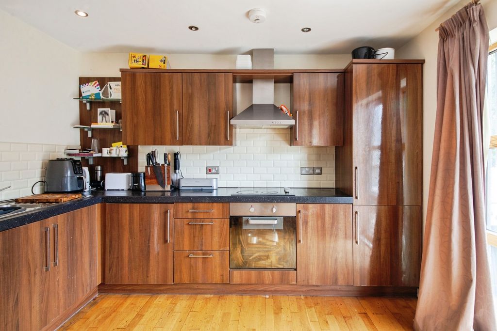 Property photo 1 of 11 Kitchen