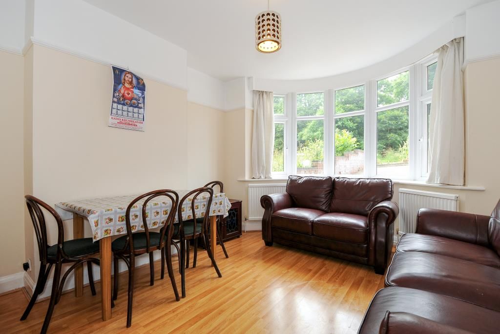 Property photo 3 of 10 Living Room