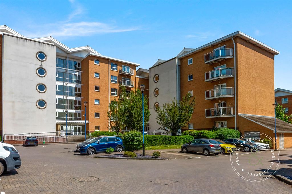 2 bed flat for saleGenoa House, Penstone Court, Century Wharf, Cardiff Bay CF10
