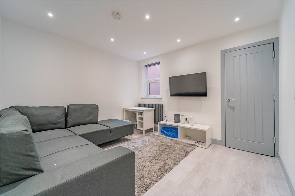 Property photo 2 of 31 Picture No. 02