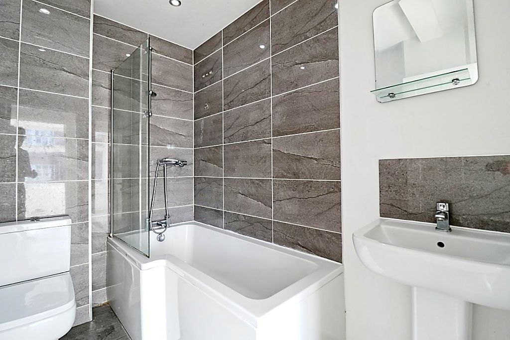 Property photo 2 of 15 Bathroom