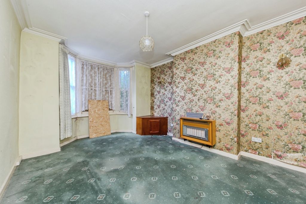 Property photo 2 of 17 Photo