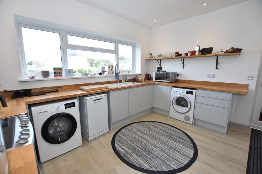 Property photo 3 of 15 Kitchen