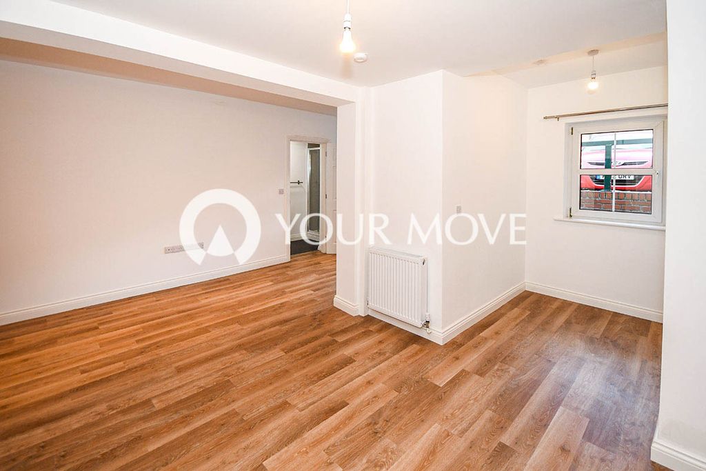 Property photo 2 of 8 Bedroom/Lounge