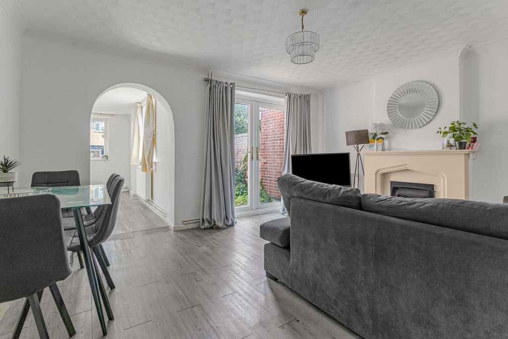 Property photo 3 of 14 779636