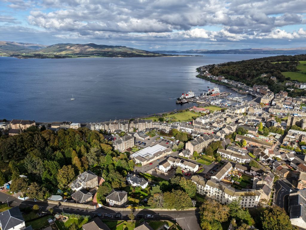 Property photo 2 of 28