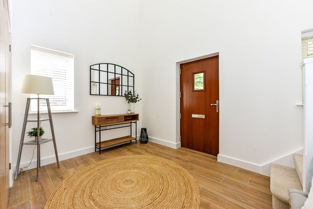 Property photo 3 of 10 Example Hallway