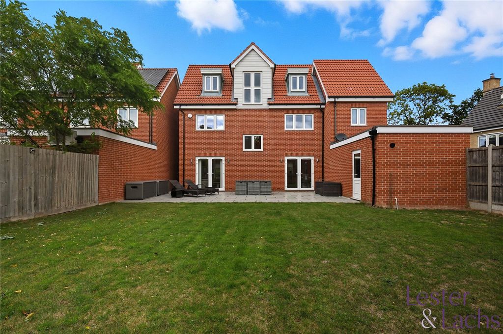 Property photo 2 of 34 Picture No. 35