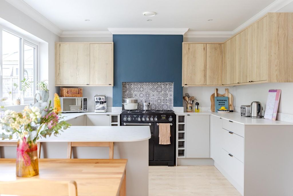 Property photo 2 of 31 Kitchen