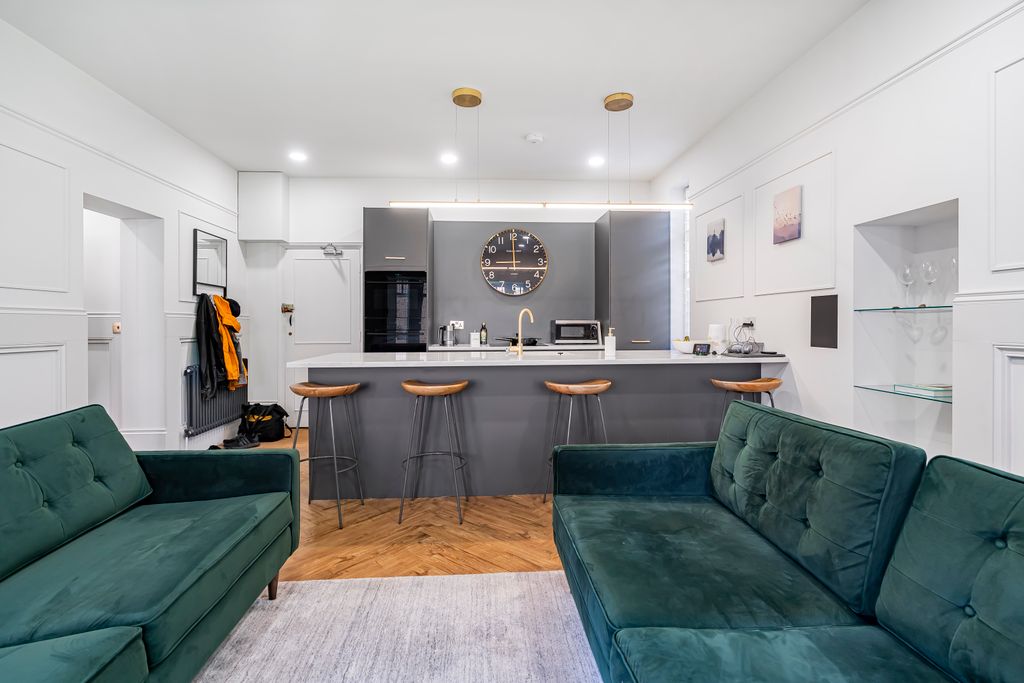 Property photo 1 of 12 Photo 02