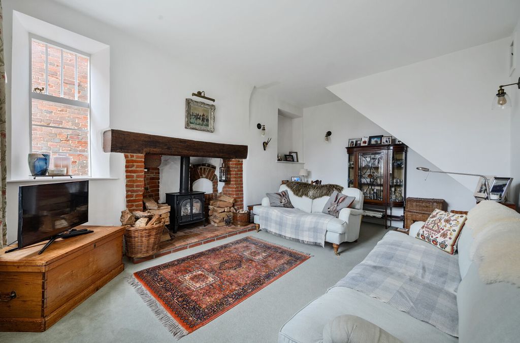 Property photo 2 of 12 1356647-2-68E635c...