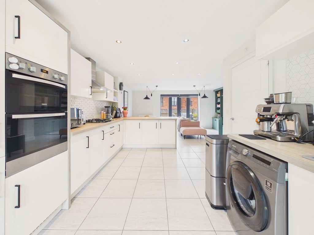 Property photo 2 of 16 Kitchen