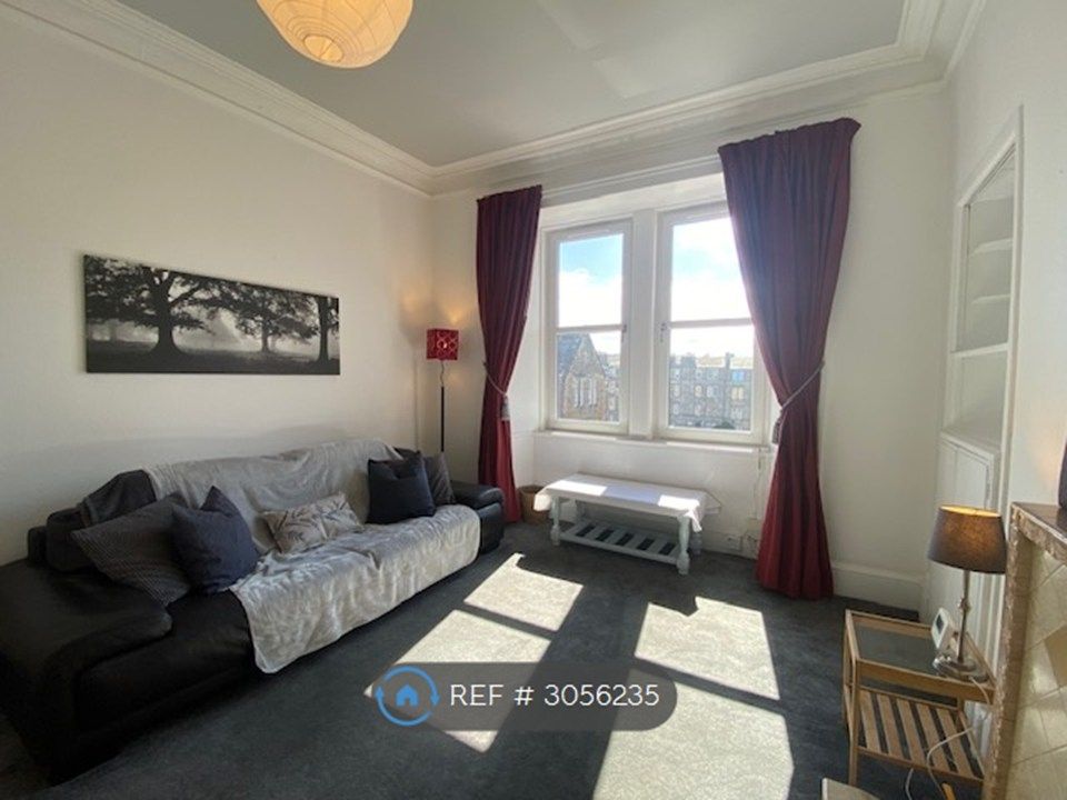 Property photo 1 of 12 Living Room
