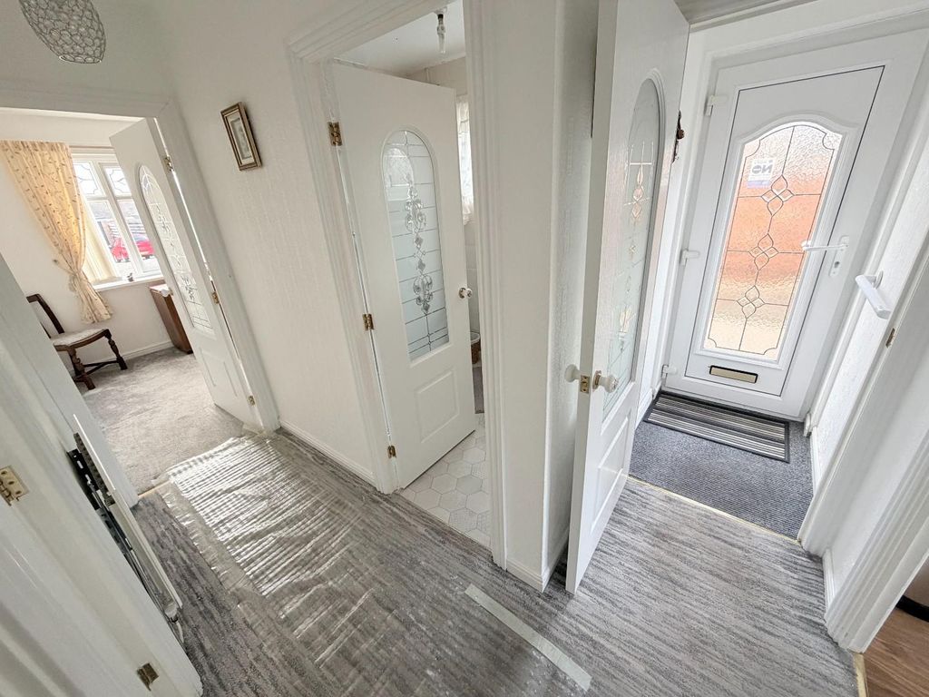 Property photo 3 of 20 Hall