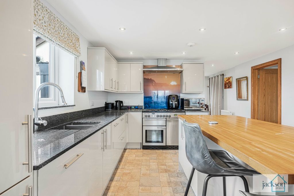 Property photo 3 of 31 34_74256_Watermarked