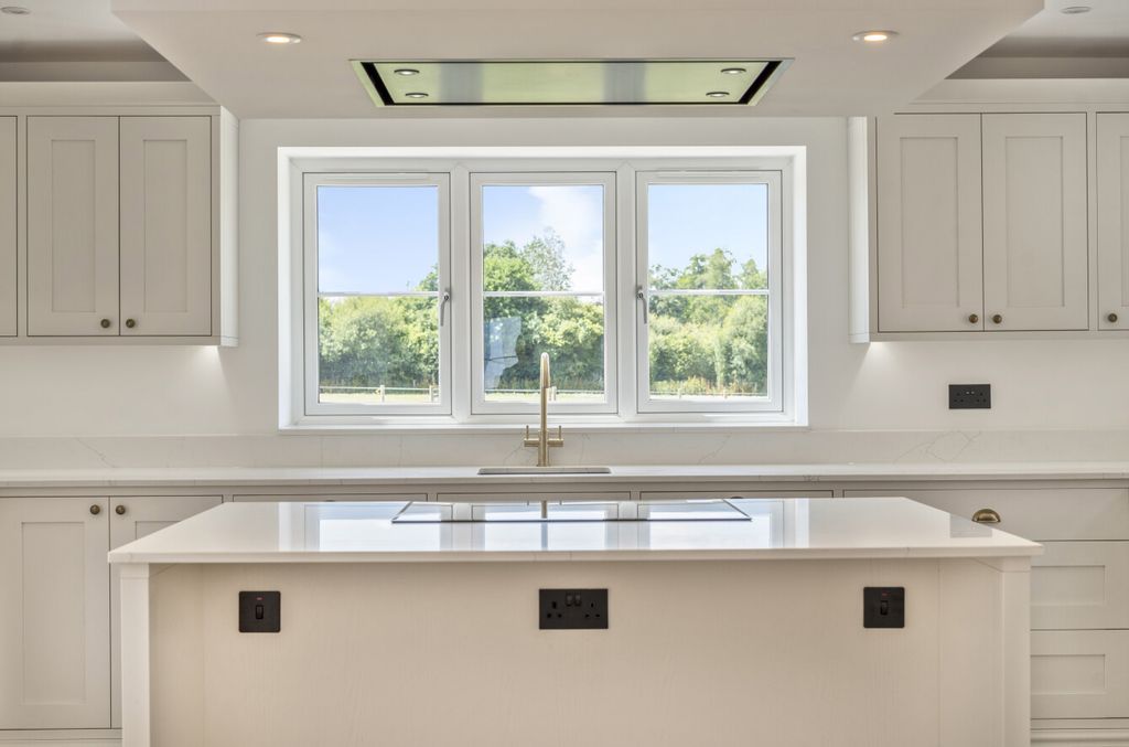 Property photo 2 of 26 1320956-12-686E9F...