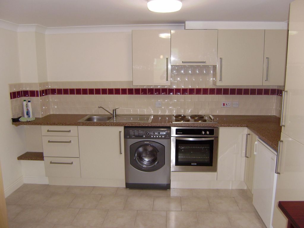 Property photo 2 of 7 Kitchen