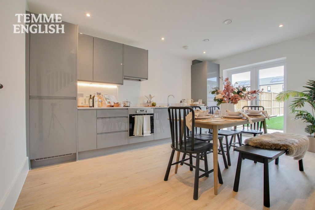 Property photo 3 of 23