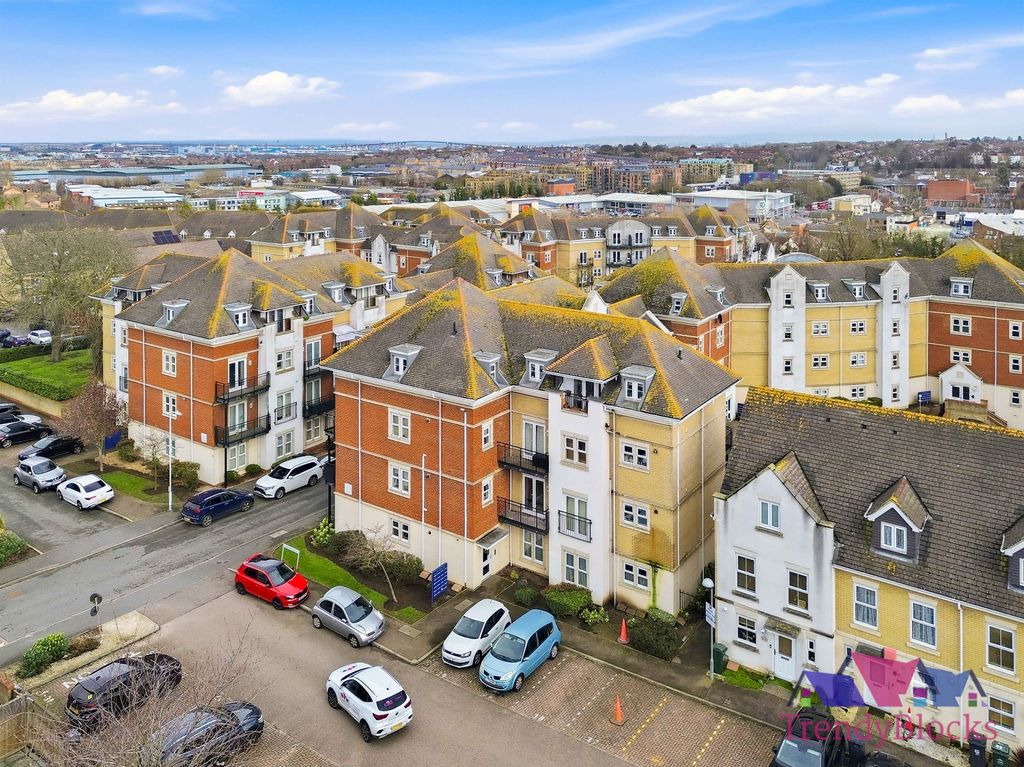 Property photo 2 of 19