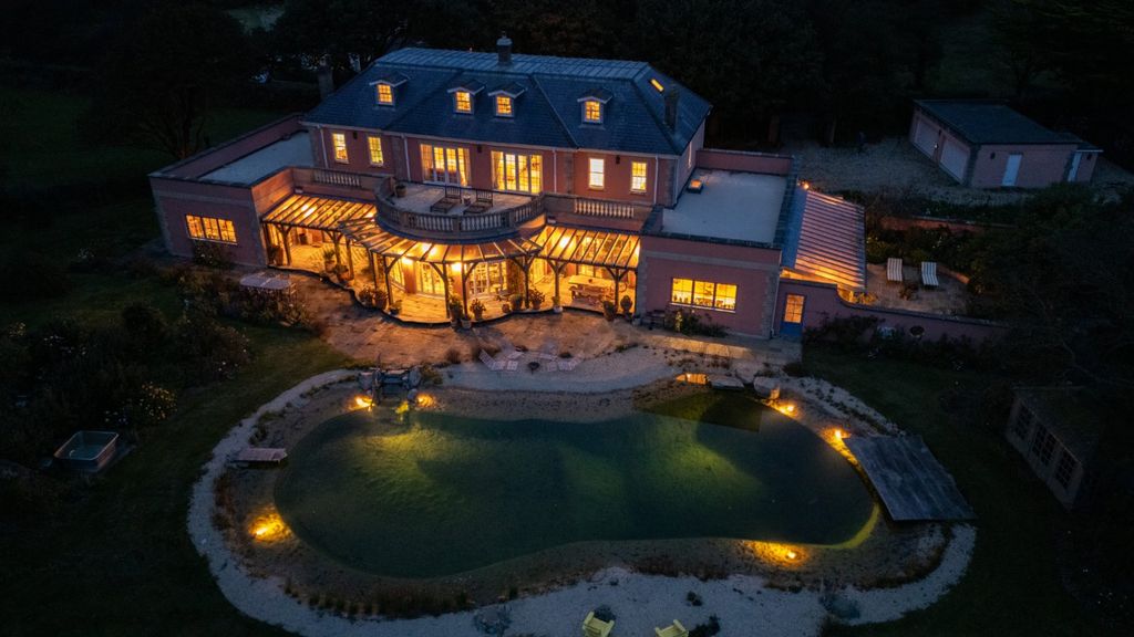 Property photo 2 of 37 Picture No. 28