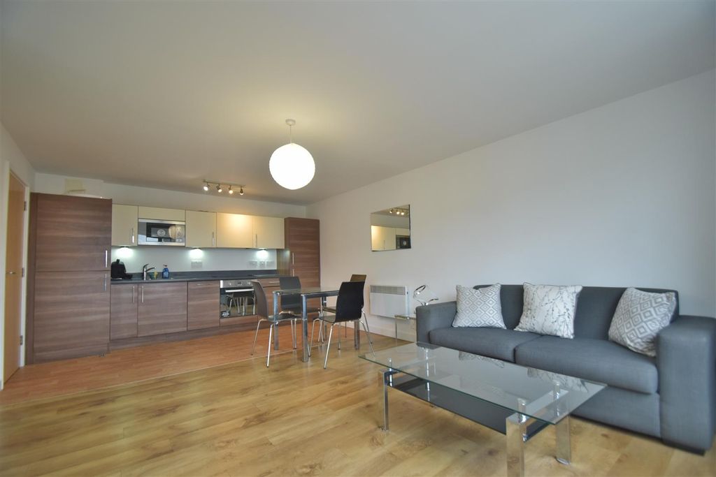 Property photo 2 of 11 Lounge