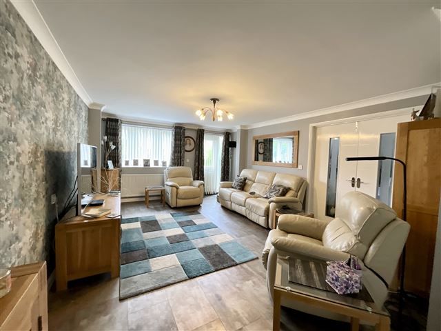 Property photo 3 of 20 Lounge
