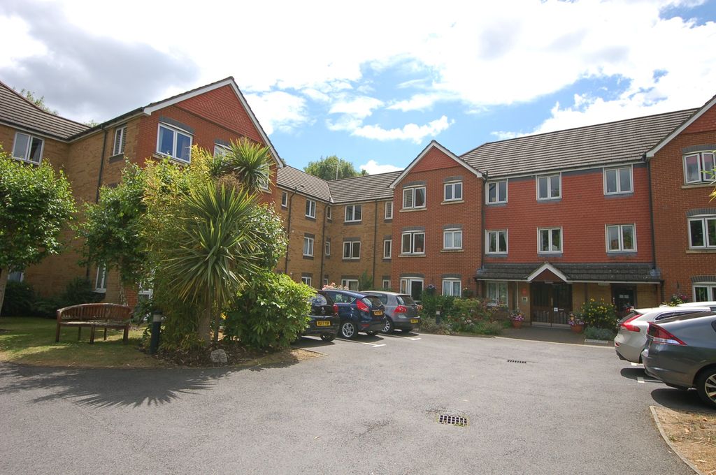 Property photo 1 of 11 Hart Dene Court