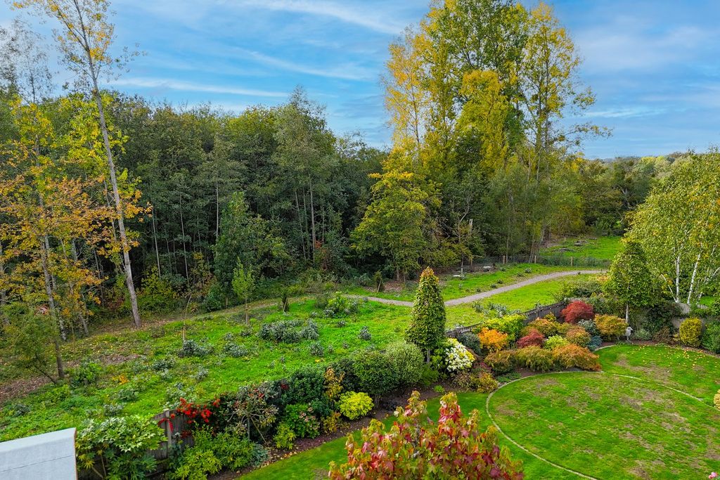 Property photo 3 of 23