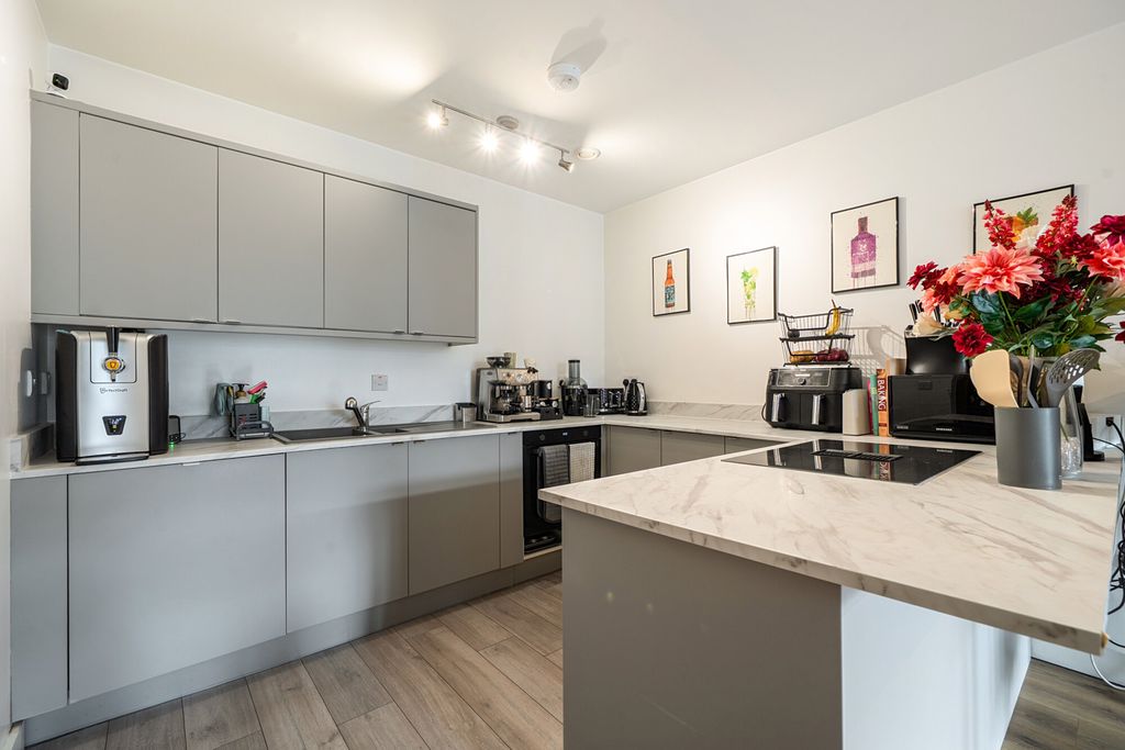 Property photo 2 of 18 1496906-13-6A6386...