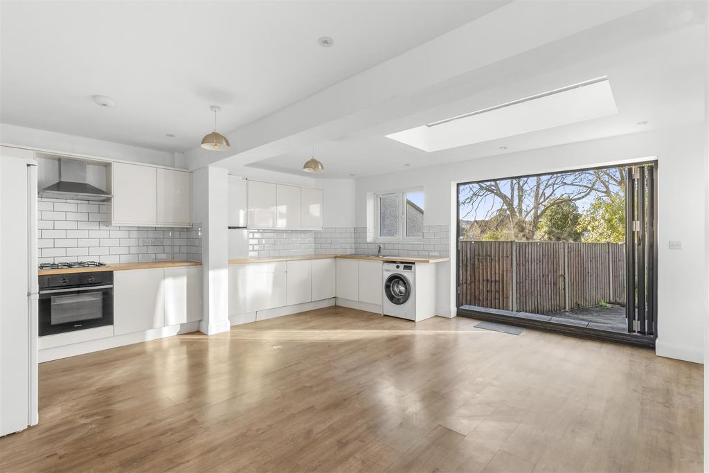 Property photo 3 of 11 Kitchen Diner