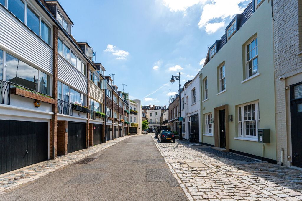 Property photo 2 of 10 Mews