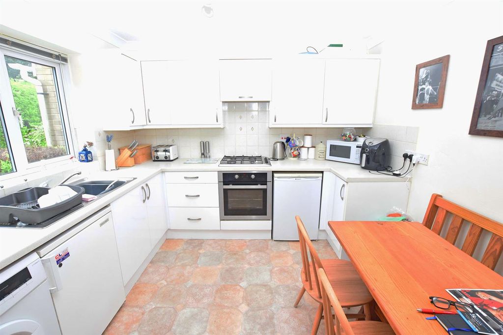 Property photo 3 of 12 Kitchen