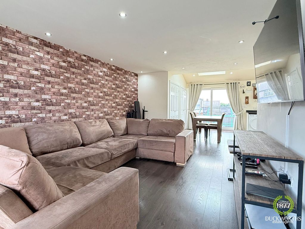 Property photo 2 of 21