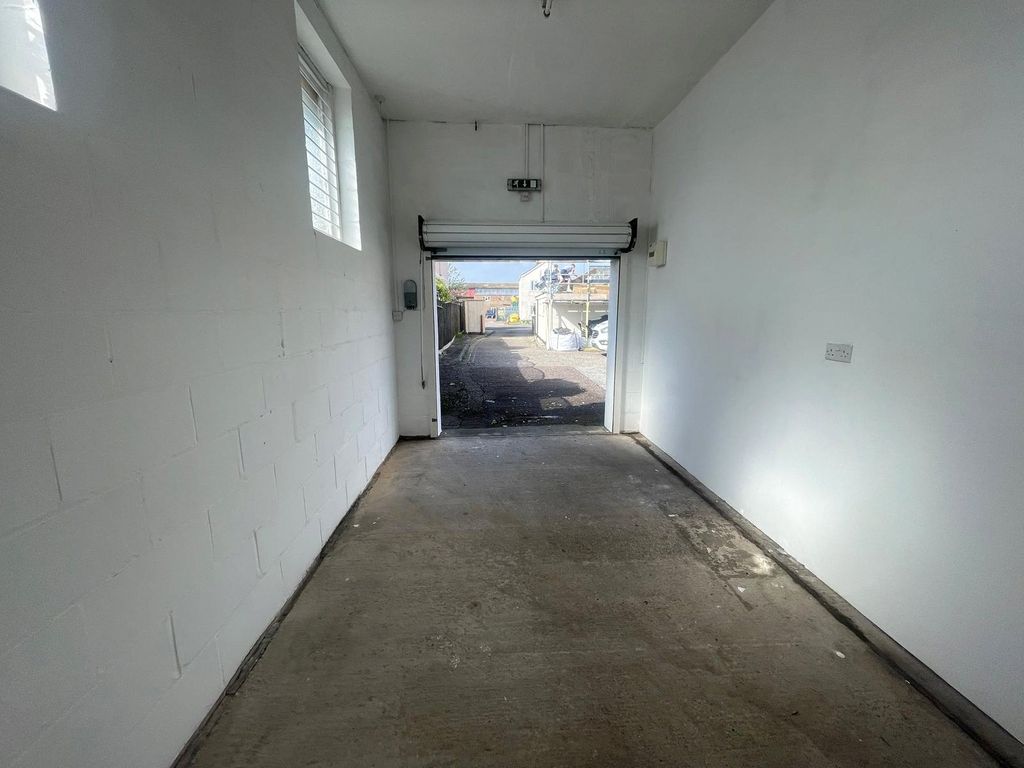 Property photo 3 of 4 Picture No. 02