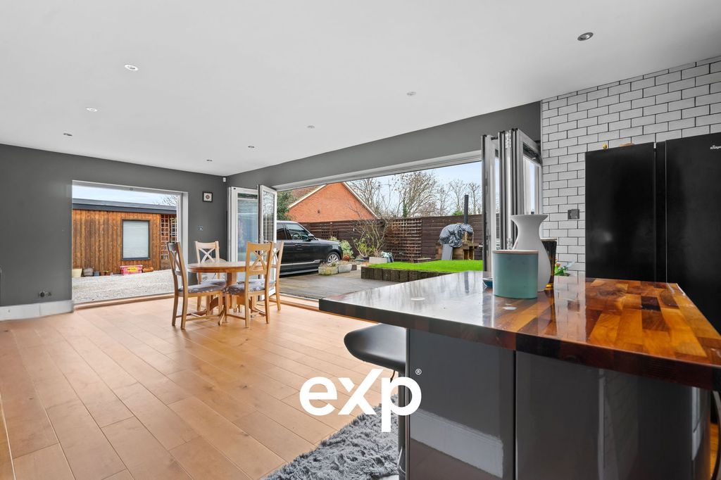 Property photo 1 of 28