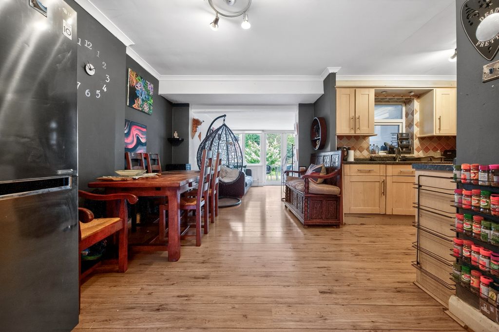 Property photo 2 of 19 Dining Area