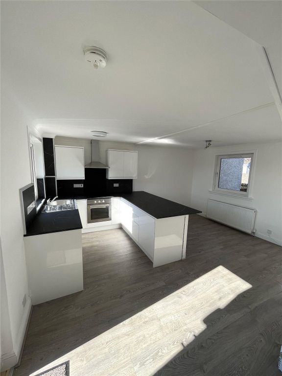 Property photo 3 of 8 Kitchen/ Dining Area