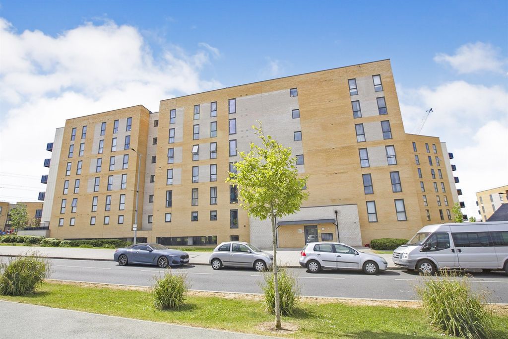 Property photo 1 of 11