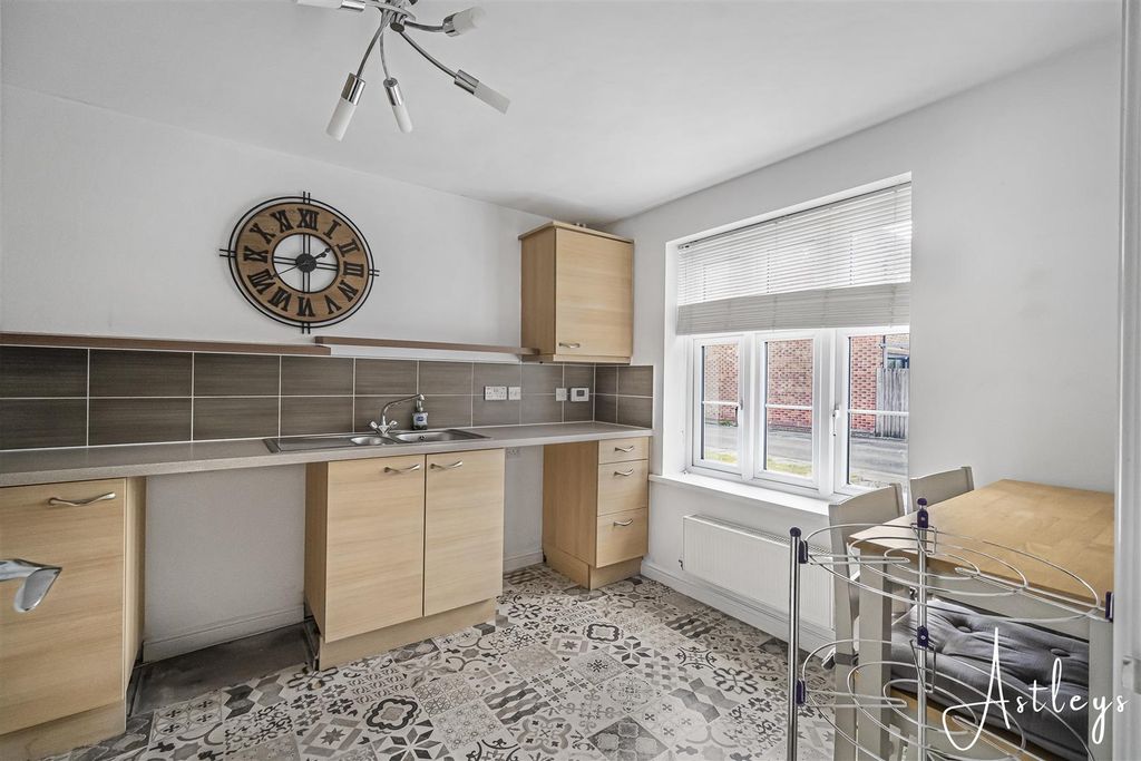 Property photo 2 of 20 Kitchen
