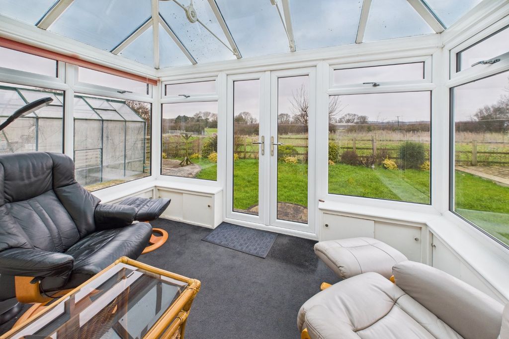 Property photo 3 of 18 Conservatory