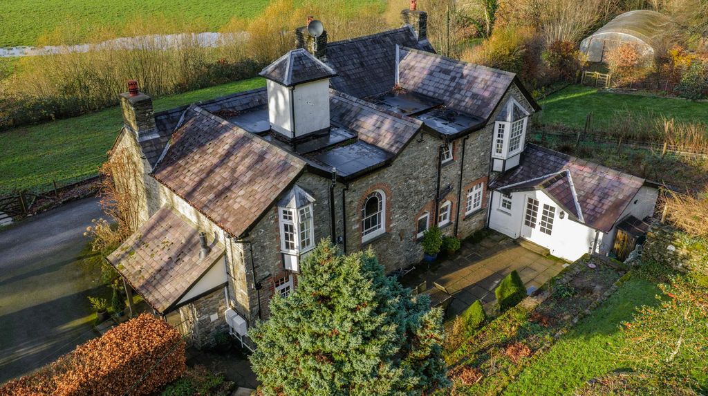 Property photo 2 of 46