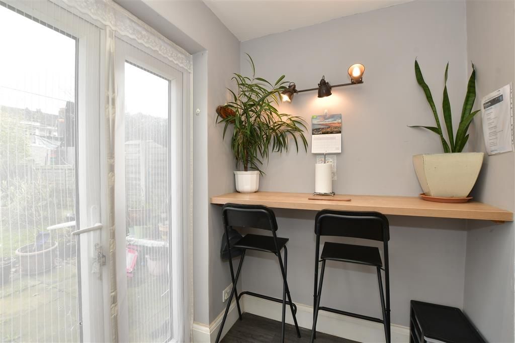 Property photo 3 of 10 Kitchen/Breakfast Area