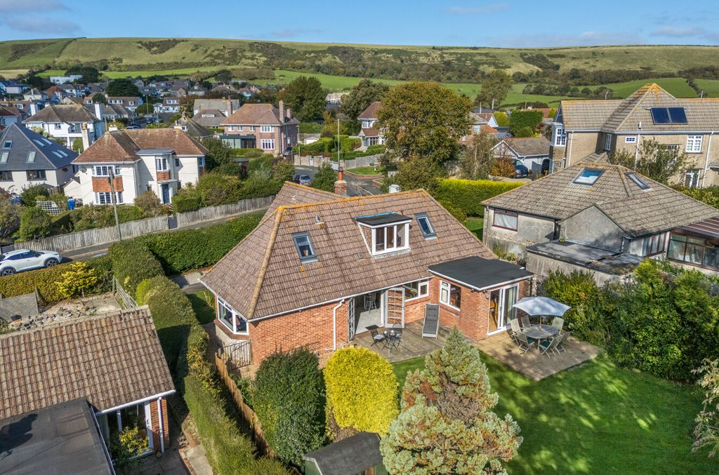 Property photo 1 of 44 1365488 (1)