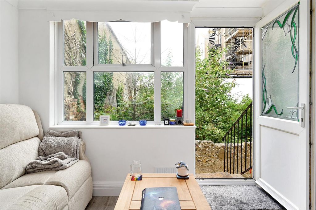 Property photo 1 of 14 Landsdowne-Place (2).Jpg