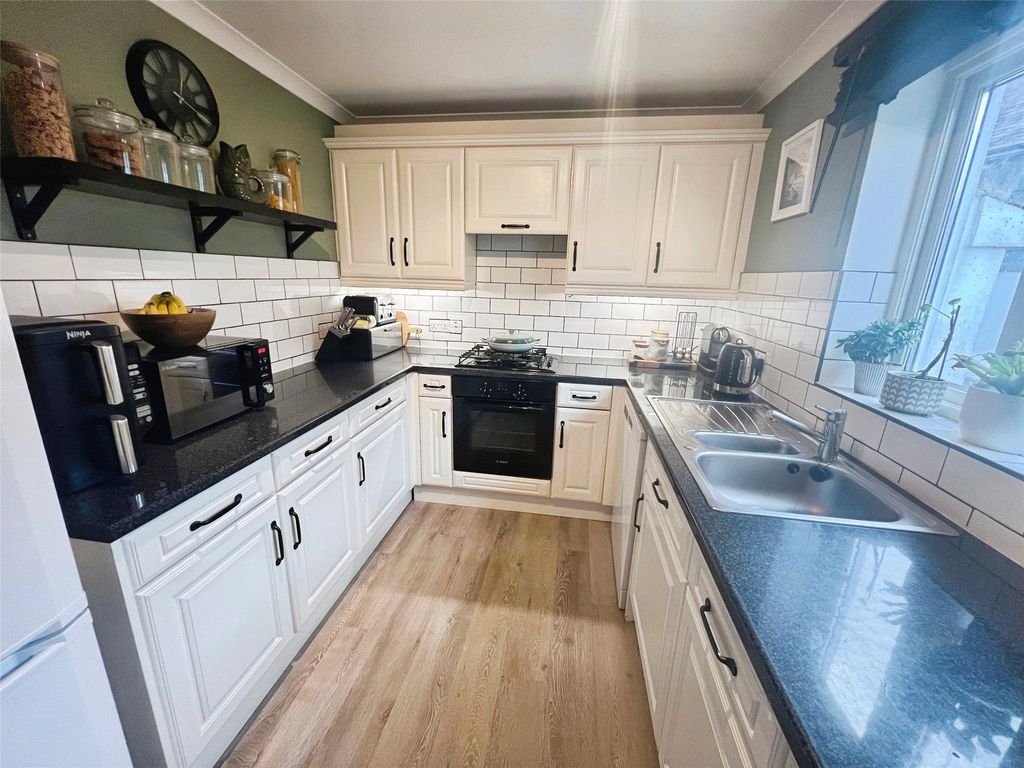 Property photo 2 of 16 Picture No. 14