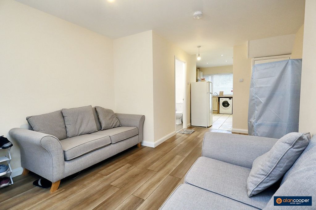 Property photo 3 of 21 4529765