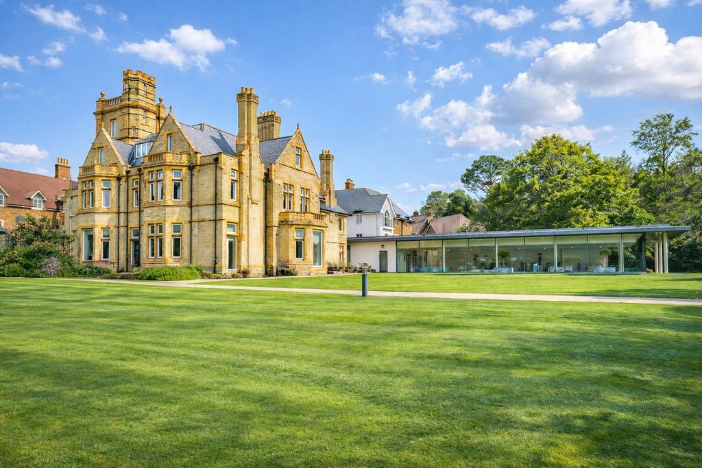 Property photo 1 of 23