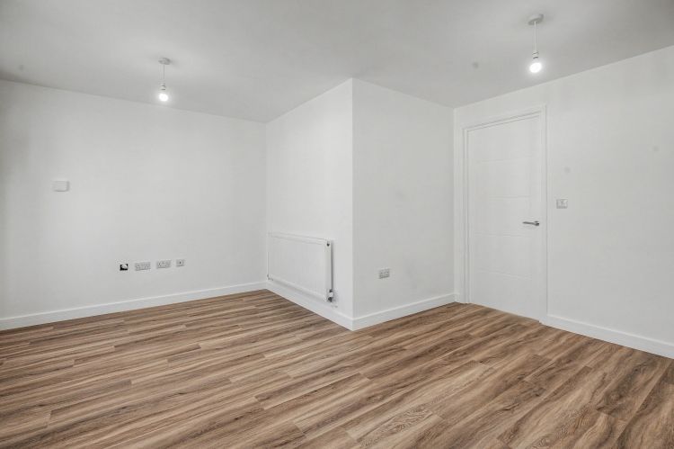 Property photo 2 of 7 327773